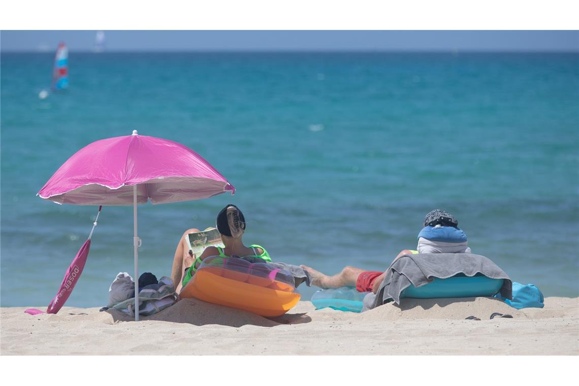 Für Urlaub wird am häufigsten gespart Reisen stehen hoch im Kurs bei den Verbrauchern in Deutschland (Archivbild)