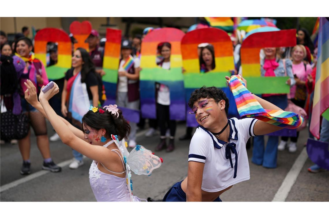 800.000 Menschen feiern Pride-Parade in Mexiko Rekordbeteiligung in Mexiko-Stadt: Hunderttausende zogen durch die Straßen.