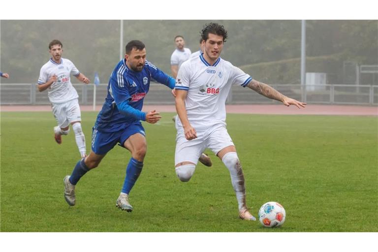 Renato Peric (re.) und die SV Böblingen feiern im Derby den ersten Saisonsieg.
