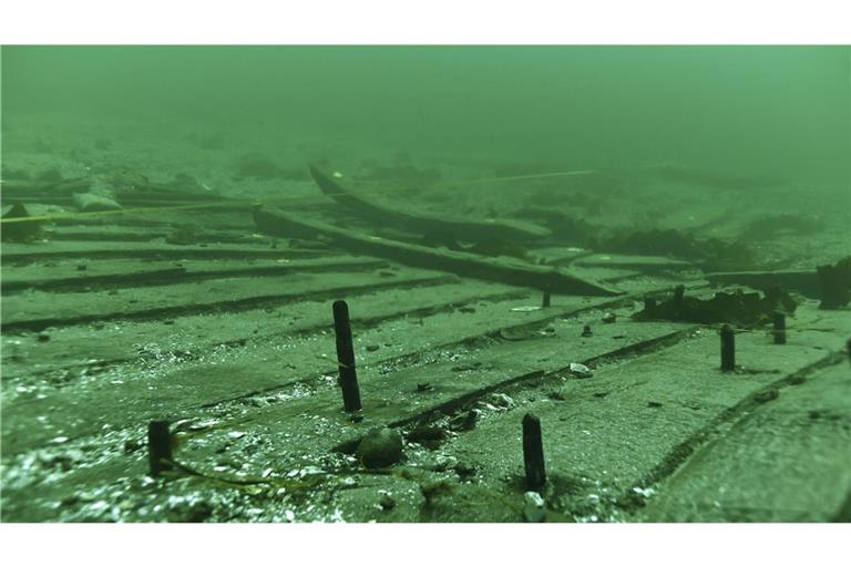 Reste des Schiffsrumpfs der Kogge liegen in 13 Metern Tiefe im Meeresgrund des Øresunds vor Kopenhagen.