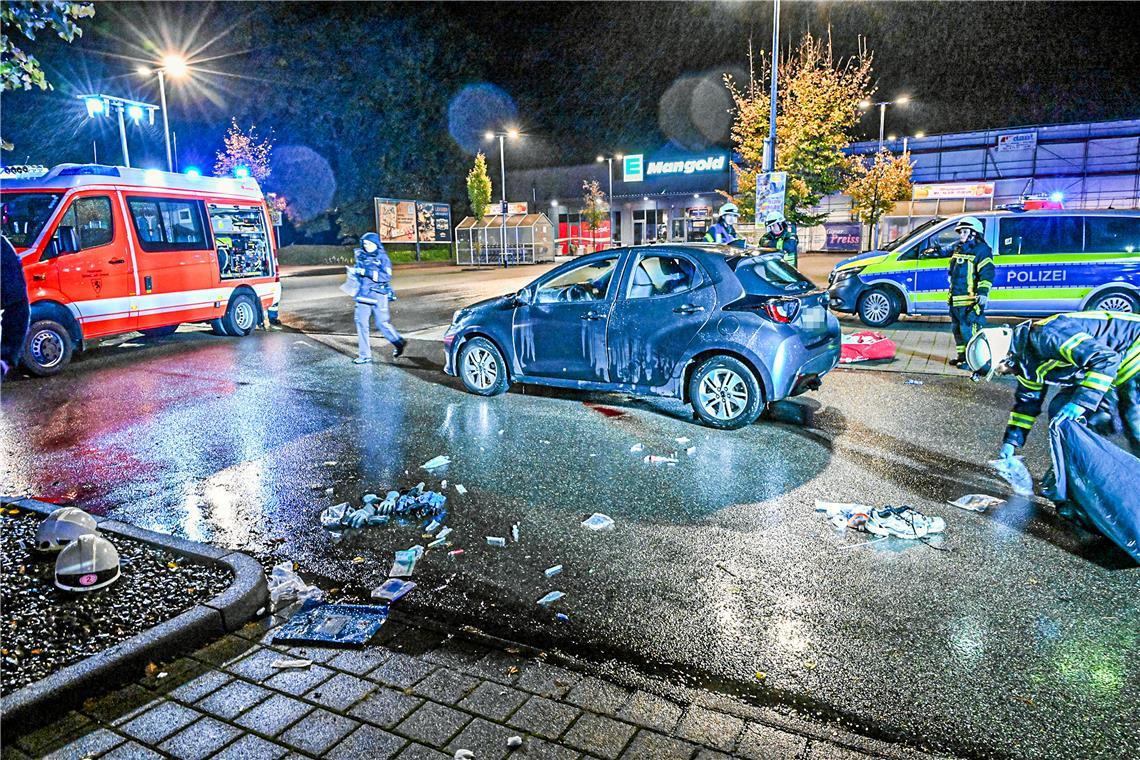 Tödlicher Unfall in Schwäbisch Gmünd: Mann auf Parkplatz überrollt Rettungskräfte sind bei dem Unfall in der Eutighofer Straße in Schwäbisch Gmünd im Einsatz. Foto: onw-images / Jason Tschepljakow