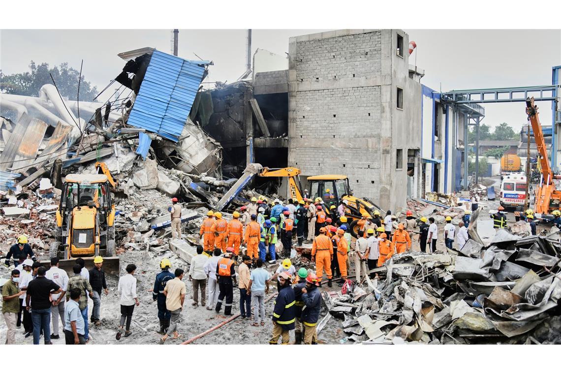 Mehr als 30 Tote nach Explosion in Chemieanlage in Indien Rettungskräfte suchen nach einer Explosion und einem Brand in einer Pharmafabrik in einem Industriegebiet in der Nähe von Hyderabad nach Überlebenden. (Foto Archiv)