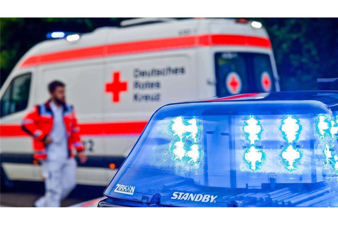 Massenkarambolage mit sieben Autos und sieben Verletzten Rettunsgkräfte kümmerte sich um die Verletzten (Symbolbild).