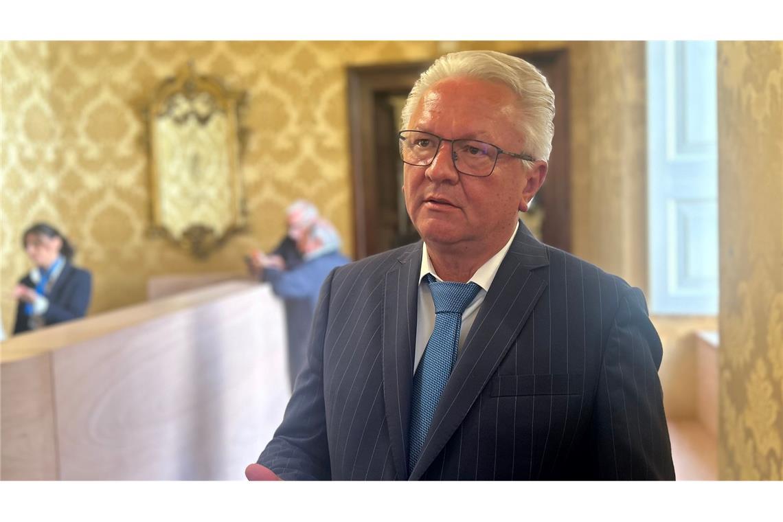 Rheinmetall will "globaler Rüstungschampion" werden Rheinmetall-Chef Armin Papperger im Oktober bei einer Pressekonferenz in Rom, bei der Pläne für eine gemeinsame Panzerproduktion mit dem italienischen Konzern Leonardo vorgestellt wurden.