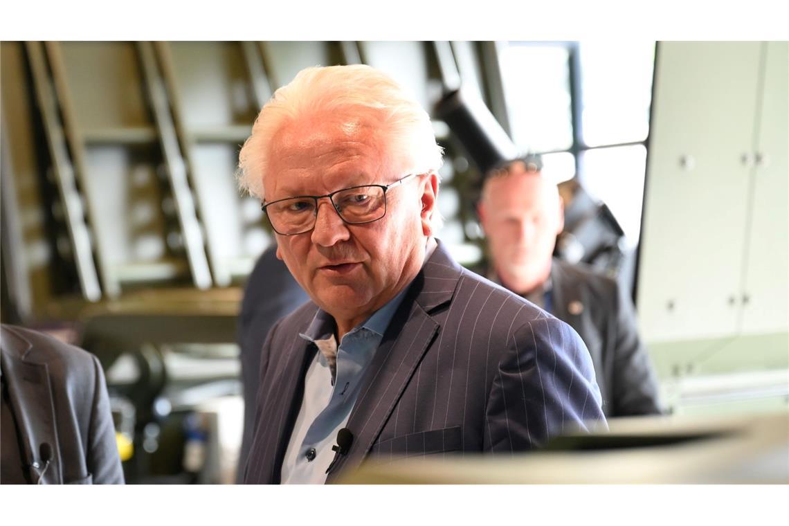 Rheinmetall-Chef Armin Papperger plädiert für ein globales Verbot von KI-Waffeneinsatz.