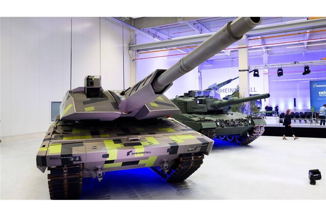Rheinmetall-Panzer bei einer firmeneigenen Show im Werk in Unterlüß, vorne der Panther-Kampfpanzer. Der dürfte auch auf der Eurosatory zu sehen sein. (Archivbild)