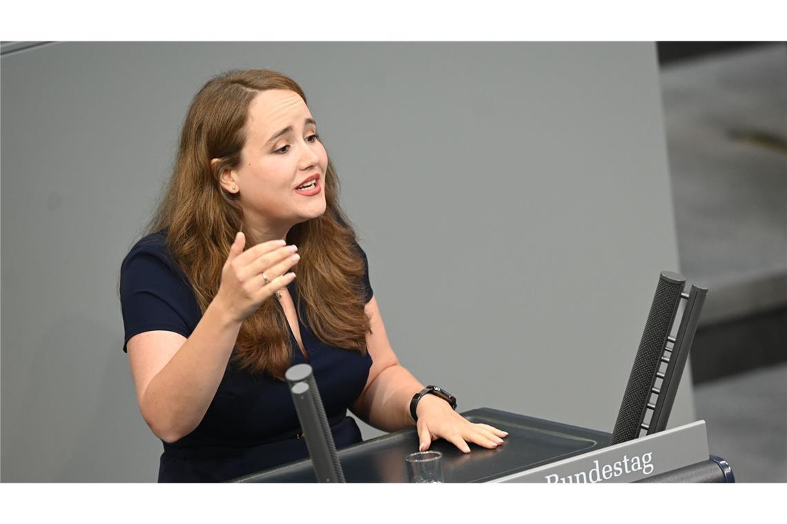 50 Frauen schreiben Brandbrief an Merz – das sind ihre Forderungen Ricarda Lang (Bündnis 90/die Grünen) ist eine der 50 prominenten Frauen, die den Brandbrief an Bundeskanzler Friedrich Merz unterschrieben haben.