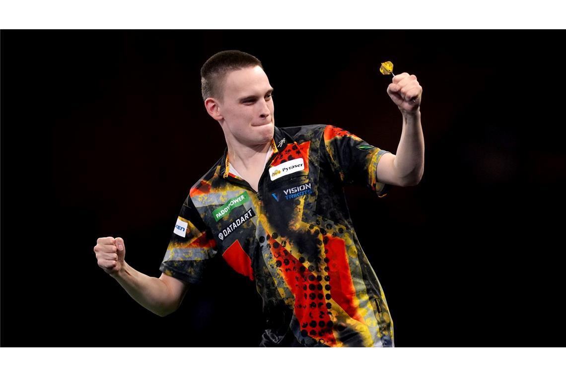 Bilder des Tages Ricardo Pietreczko aus Deutschland feiert seinen Sieg über Gian van Veen bei der Darts-WM.