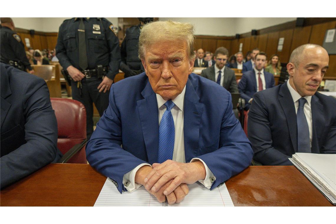 Strafverkündung gegen Trump auf 10. Januar terminiert Richter Juan Merchan legte den zuvor mehrfach verschobenen Termin zur Verkündung des Strafmaßes im Schweigegeldprozess auf den 10. Januar fest. (Archivbild)
