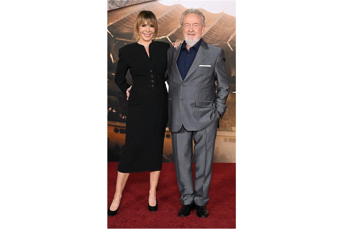 Paul Mescal, Denzel Washington & Co. auf dem roten Teppich Ridley Scott, Regisseur von „Gladiator II“, kam mit seiner Frau Giannina Facio zur Premiere des Films im TCL Chinese Theatre in Los Angeles.