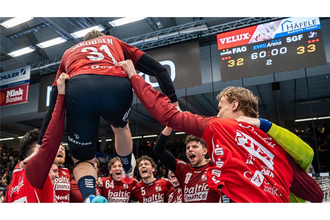 Riesenjubel bei der SG über den Auswärtssieg in Göppingen.