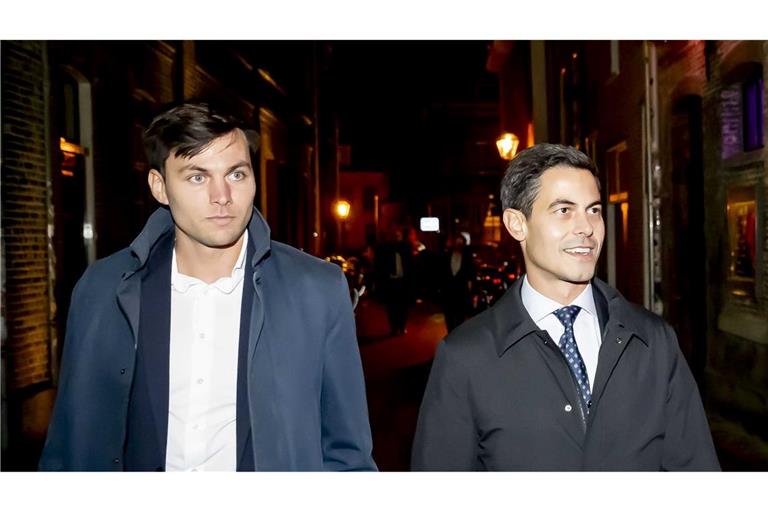 Rob Jetten (r), Vorsitzender der Partei D66, trat am Wahlabend mit seinem Verlobten Nicolás Keenan auf.