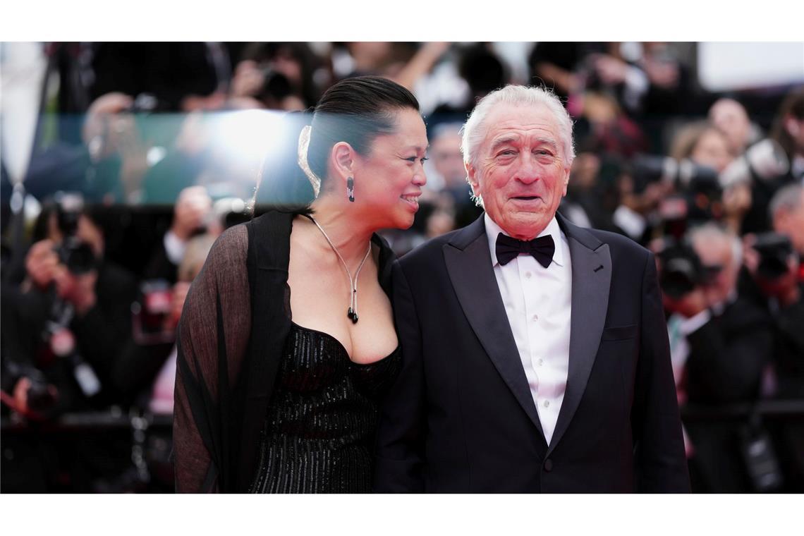Robert De Niro wettert gegen Trump bei Cannes-Eröffnung Robert De Niro und seine Partnerin Tiffany Chen.