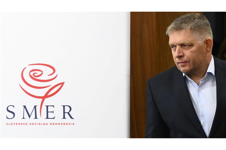 Robert Fico, Vorsitzender der Partei Smer-Sozialdemokratie, ist aufgrund seiner Politik bei vielen EU-Partnern umstritten. (Archivbild)