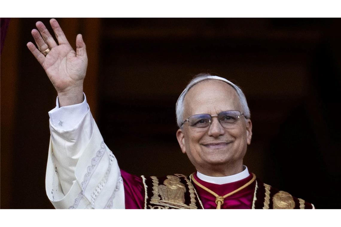 Jubel, Tränen und "Viva il Papa" - Zehntausende feiern Papst Robert Francis Prevost ist der neue Papst.