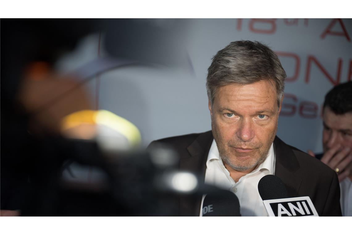 Habeck bewirbt sich als Kanzlerkandidat der Grünen Robert Habeck bewirbt sich angeblich um die Kanzlerkandidatur in seiner Partei.