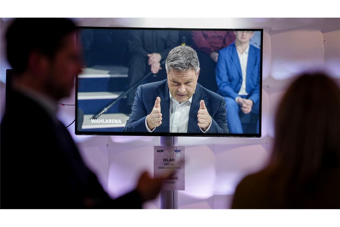 ARD-"Wahlarena": Merz fährt S-Bahn - Weidel wird persönlich Robert Habeck, Kanzlerkandidat der Grünen, ist in der "Wahlarena" als Letzter an der Reihe.