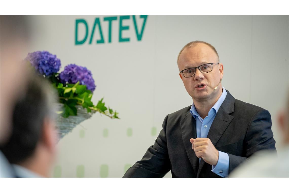 Datenanalyse: Wirtschaftskrise erfasst zunehmend Mittelstand Robert Mayr, Chef des IT-Dienstleisters Datev, sieht vor allem Kleinstunternehmen als Verlierer der Wirtschaftskrise (Archivbild)