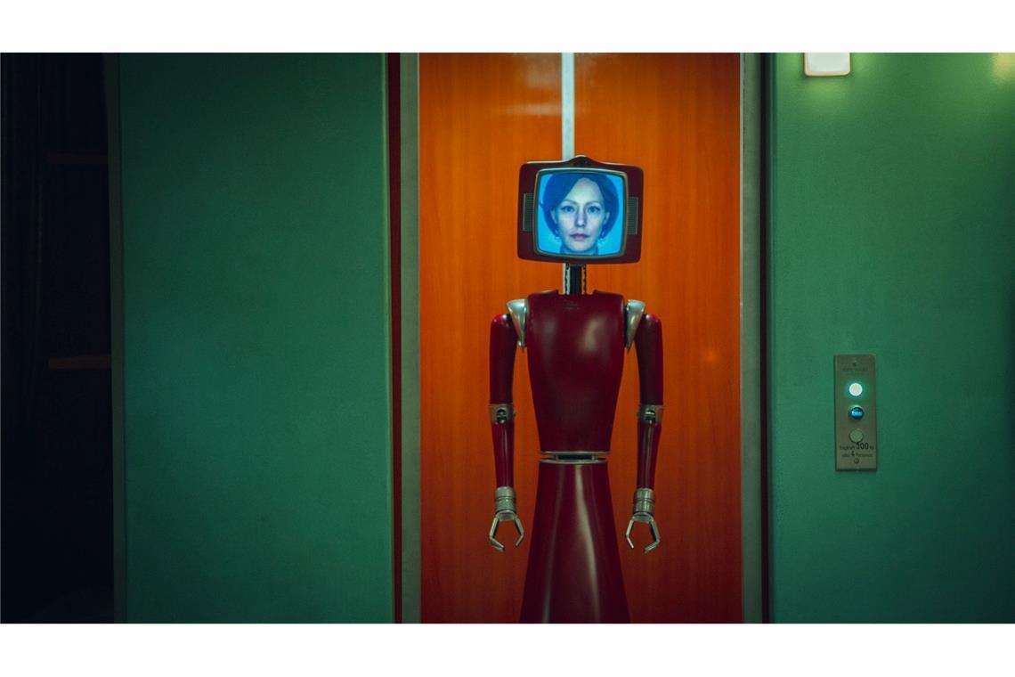 Ein KI-Roboter aus den 1970ern - "Cassandra" auf Netflix Roboter Cassandra (Lavinia Wilson) stammt aus einer anderen Zeit.