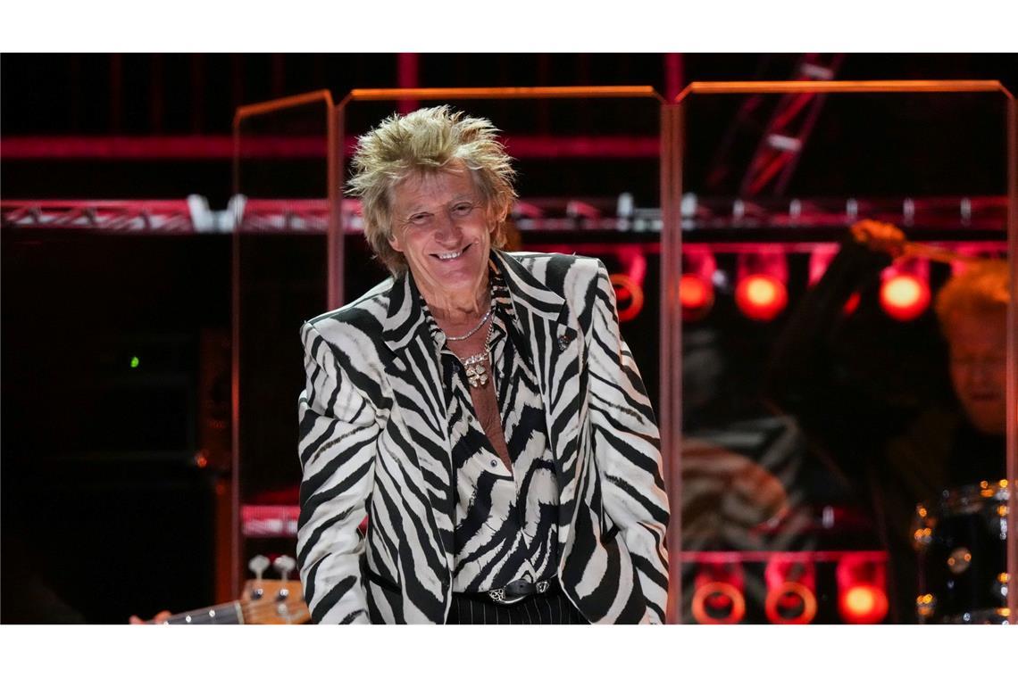 Stars singen für Feueropfer: Benefizkonzert in Kalifornien Rod Stewart begeistert mit alten Hits.