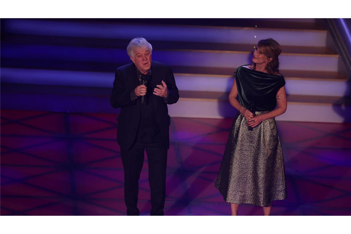 Helene Fischer rührt Plätzchenteig - und Zuckowski zu Tränen Rolf Zuckowski sang mit seiner Tochter Anuschka.