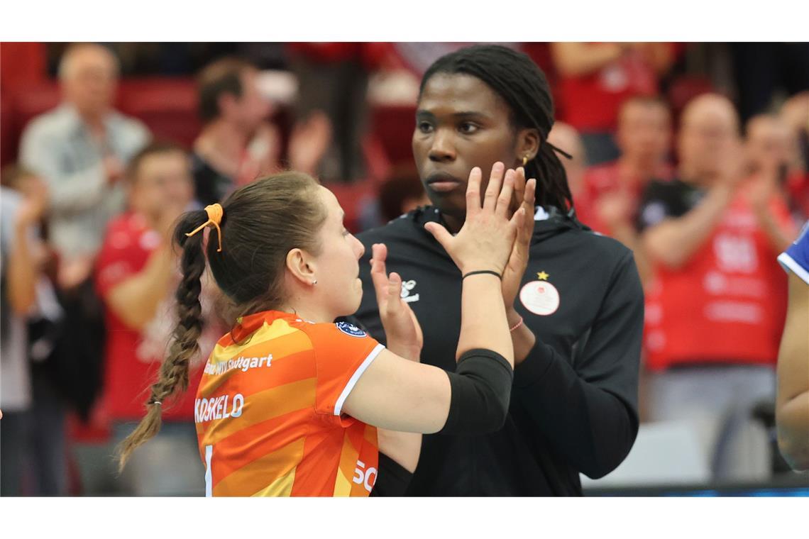 Die emotionalen Bilder eines traurigen Volleyball-Abends Roosa Koskelo und Krystal Rivers