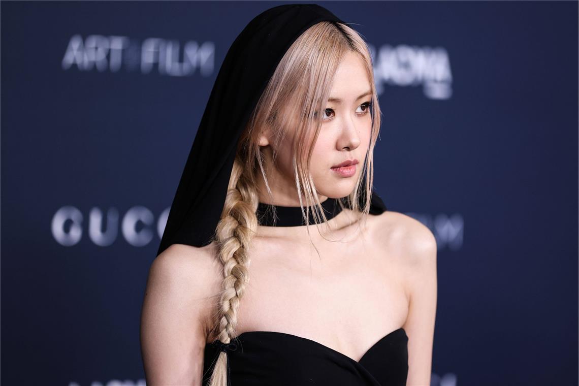 BLACKPINKs Rosé gleich doppelt nominiert Rosé ist nicht nur als K-Pop-Artist nominiert, sondern auch für ihre Single mit Bruno Mars.