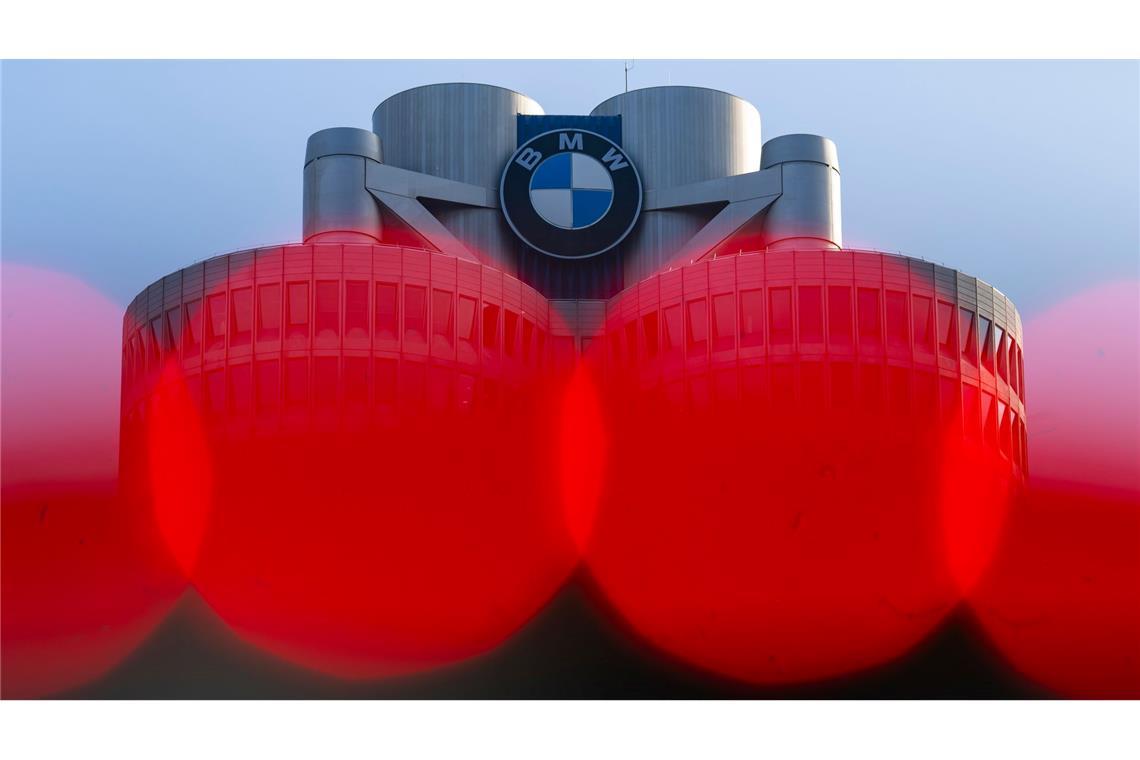 Bilder des Tages Rote Lichter in München: BMW hat im dritten Quartal einen Rückgang der Gewinne verzeichnet.