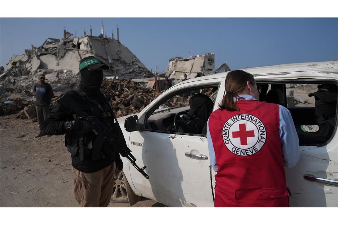 Rotes Kreuz begleitet Hamas bei der Suche nach Leichen der Geiseln im Gazastreifen