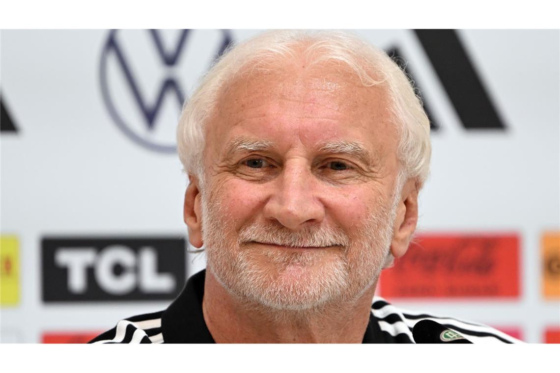Immer das gleiche: Völler von DFB-Debatten gelangweilt Rudi Völler hält nichts von den aktuellen Debatten über die Nationalelf