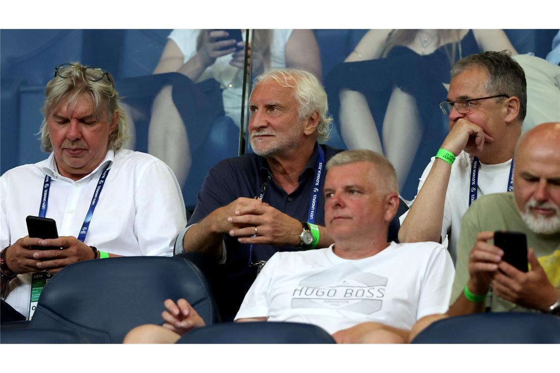 Woltemade bleibt cool im Bayern-Wirbel: Nur Finale zählt Rudi Völler (M) tippt auf einen Sieg gegen England.