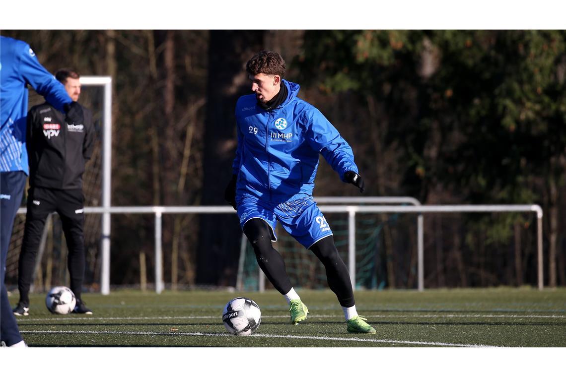 Niklas Antlitz geht – Rückkehrer David Stojak beim Trainingsstart schon dabei Rückkehrer David Stojak war ein halbes Jahr für den FC Nöttingen am Ball.
