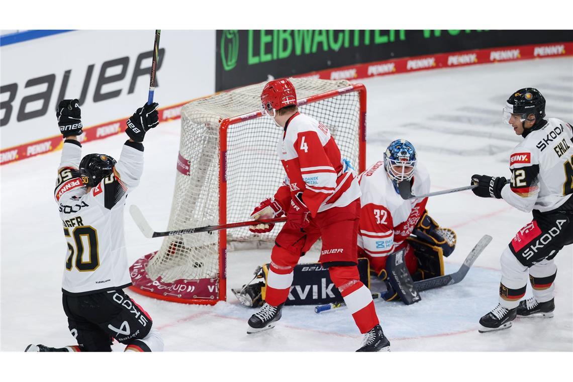 DEB-Auswahl verliert Auftakt-Krimi beim Deutschland Cup Rückkehrer Patrick Hager sorgte für die erste deutsche Führung.