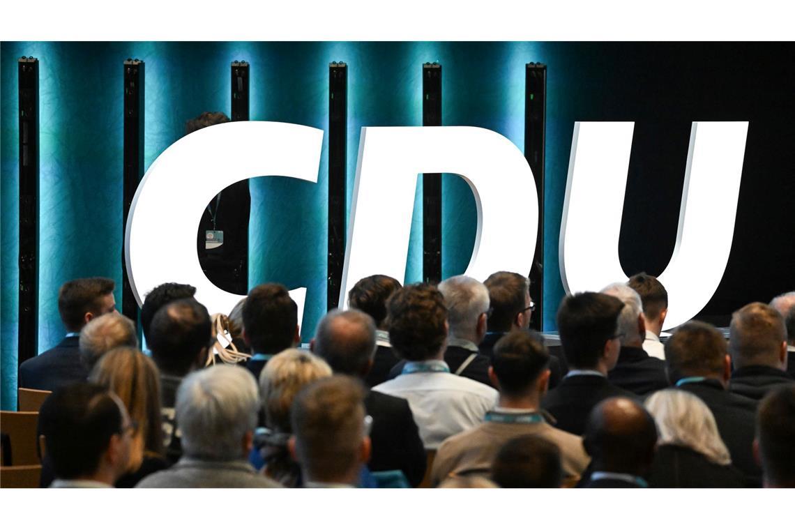 Hagel ist CDU-Spitzenkandidat für Landtagswahl Rund 400 Delegierte wurden in der Benz-Arena erwartet.