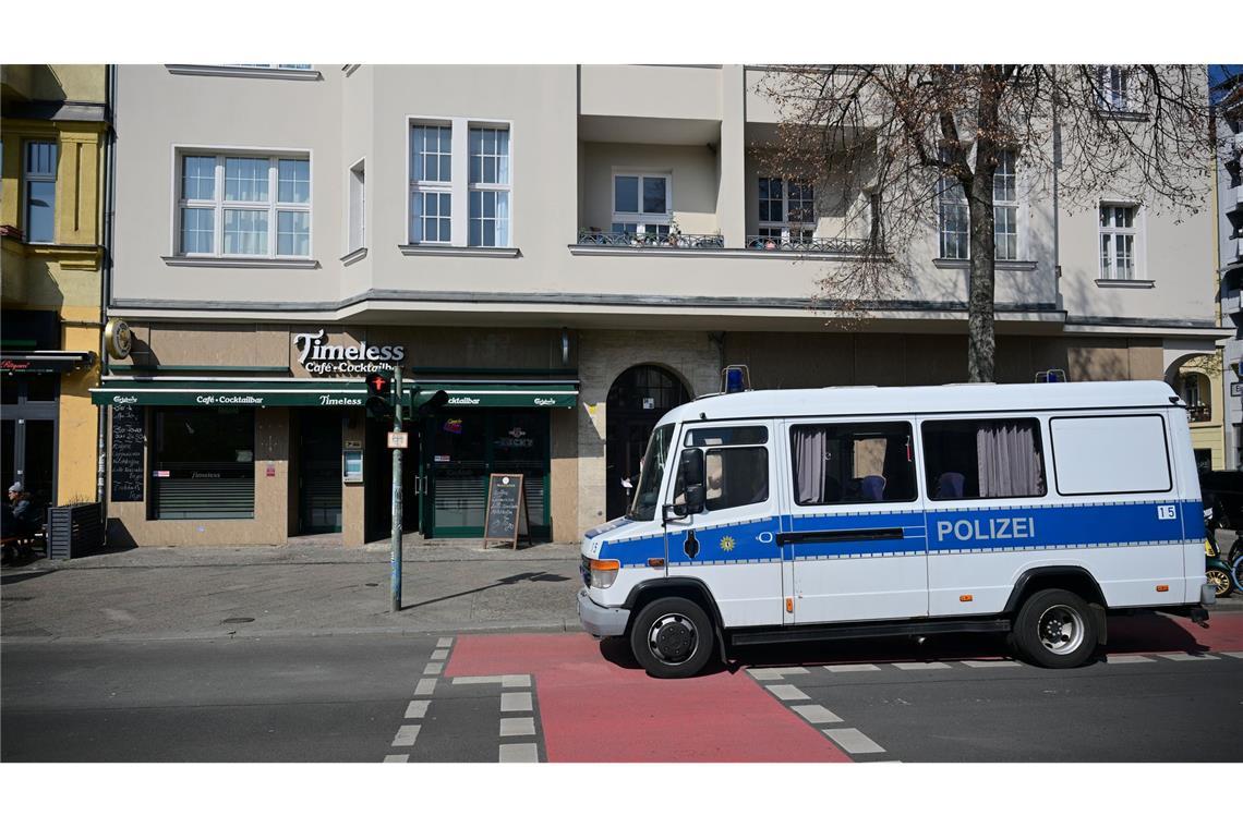 Illegales Glücksspiel - Automaten bei Razzia beschlagnahmt Rund 400 Polizistinnen und Polizisten sind an den Durchsuchungen beteiligt.