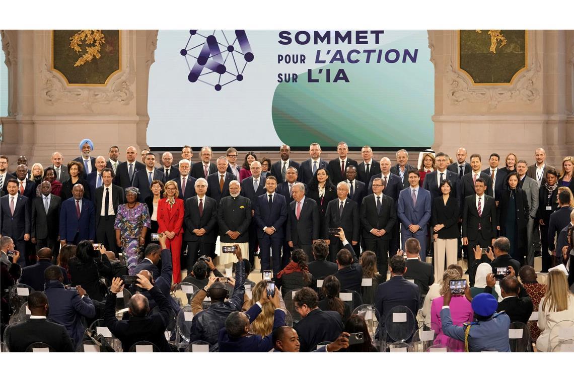 KI-Gipfel: Milliardeninvestitionen und Ringen um Regulierung Rund 60 Staaten haben auf dem Pariser IA-Gipfel eine transparente und nachhaltige Nutzung von IA und eine internationale Reglementierung gefordert.