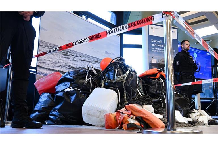 Rund 630 Kilogramm Kokain sind bei einem gescheiterten See-Drogentransport an die Insel Borkum angeschwemmt worden.