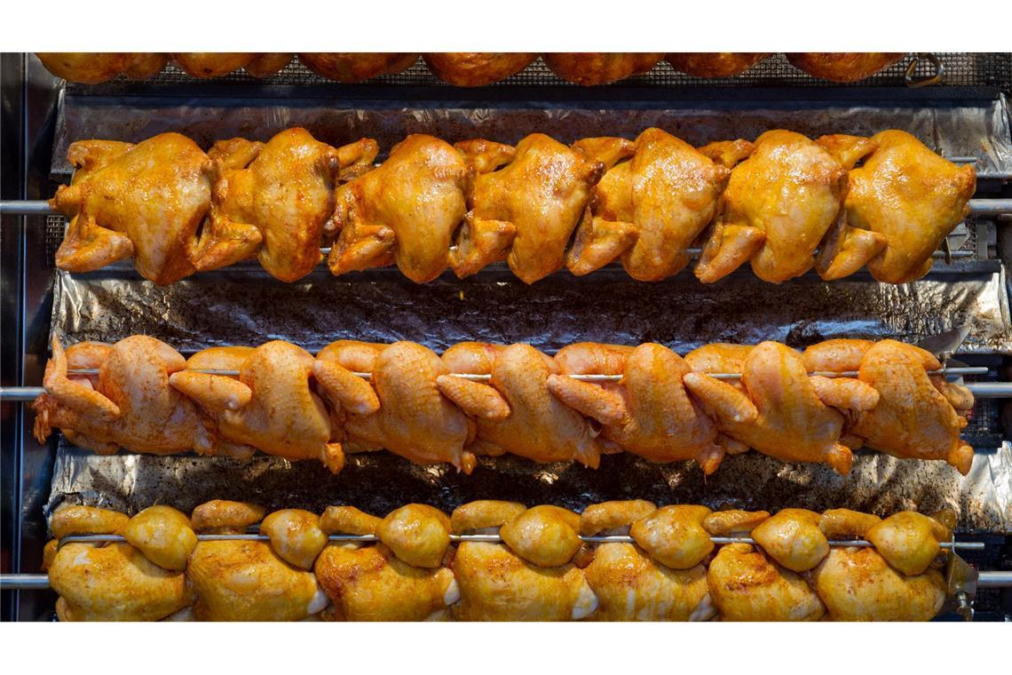 Es war einmal das Huhn - Wissenswertes um Ei und Gackertier Rund 75 Milliarden Broiler wurden im Jahr 2022 weltweit geschlachtet. (Archivbild)