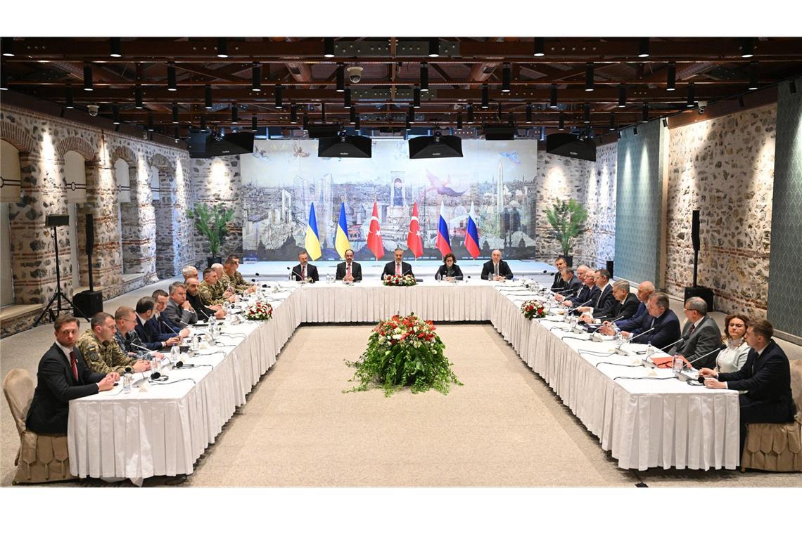 Kiew: Russland stellt „inakzeptable Forderungen“ Russische, türkische und ukrainische Vertreter bei dem Treffen in Istanbul.