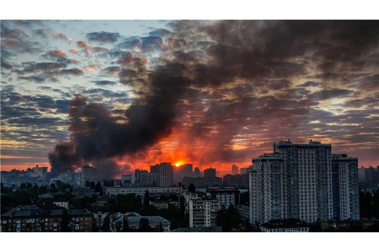 Russland hat die Ukraine in der Nacht zu Sonntag mit einem massiven kombinierten Angriff überzogen.