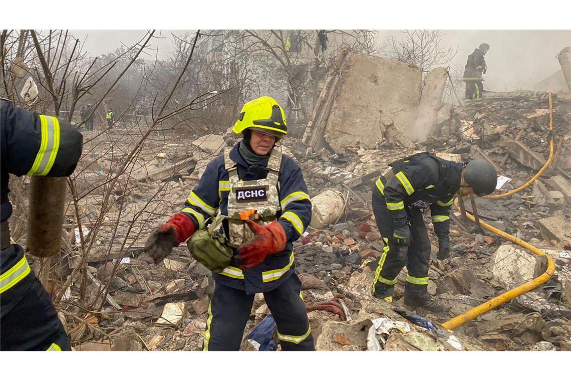 Tote und Verletzte bei russischen Luftschlägen in Ukraine Russland hat mit neuen Luftangriffen auf ukrainische Städte, darunter Poltawa, Tod und Zerstörung gebracht.