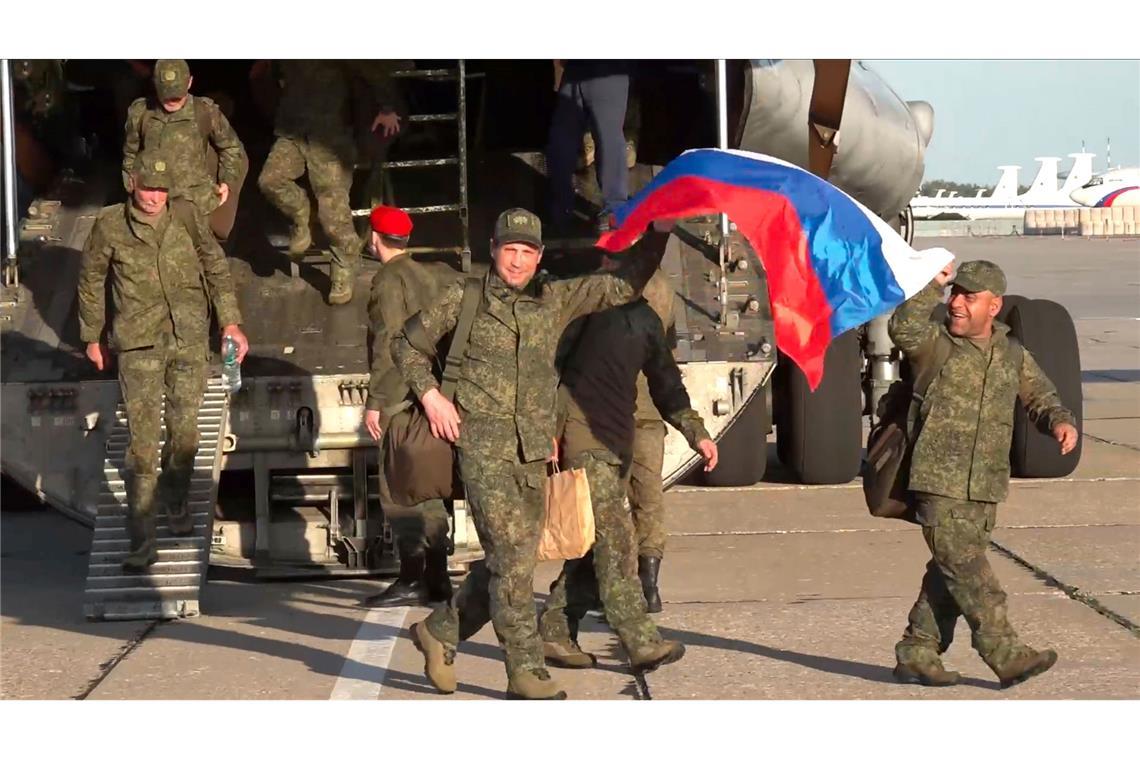Größter Gefangenenaustausch und heftige Angriffe auf Ukraine Russland und die Ukraine haben jeweils 1.000 Gefangene freigelassen.