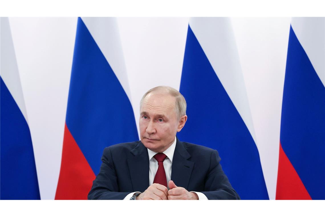 Trump kündigt Ukraine-Gespräch an - ohne Druck auf Putin? Russlands Präsident Putin verweist auf ein Memorandum mit der Ukraine, das ausgearbeitet werden müsse.