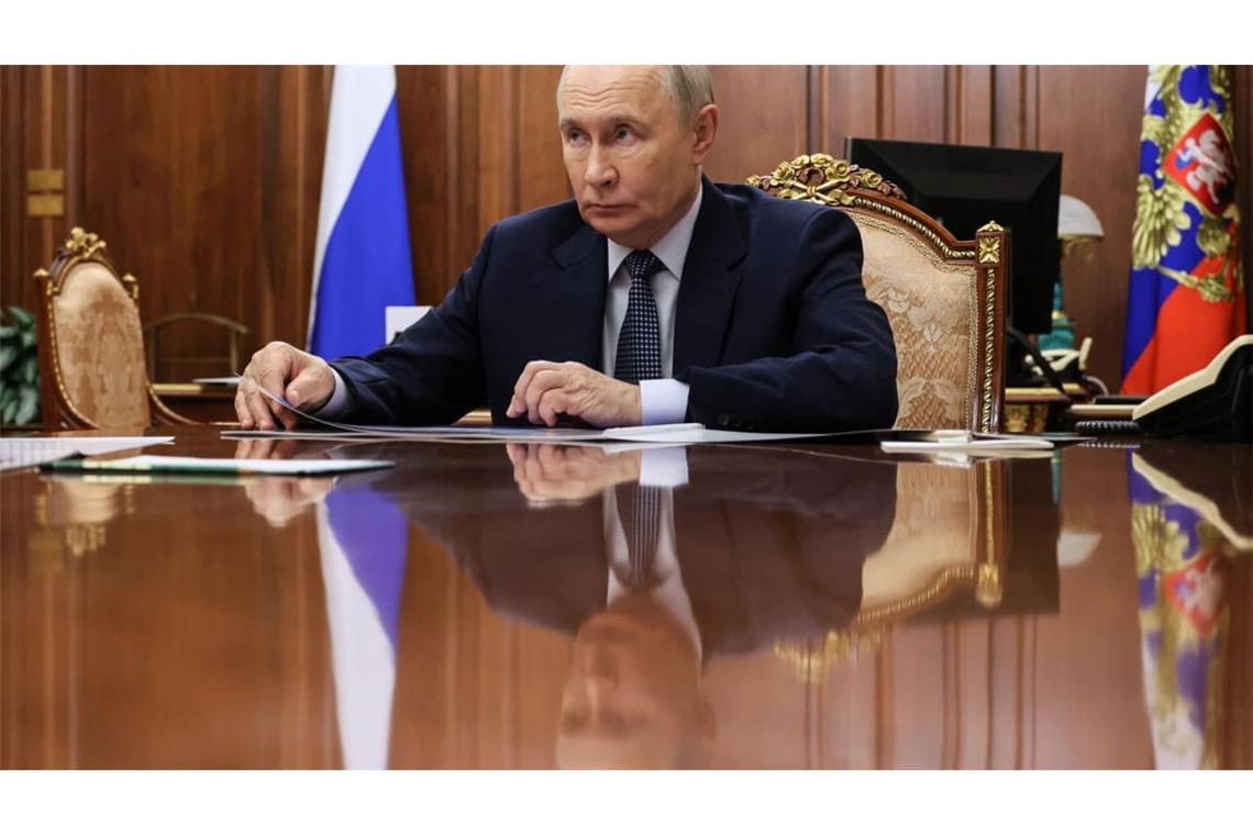Russlands Präsident Wladimir Putin antwortet auf die angekündigte Schließung des Russland-Hauses in Berlin.