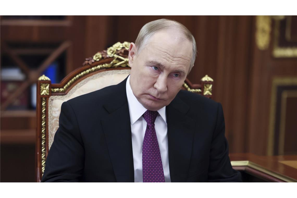 So reagiert Russland auf Joe Bidens Raketeneinsatz-Erlaubnis Russlands Präsident Wladimir Putin reagiert verstimmt auf die Nachrichten über eine Lockerung beim Einsatz von US-Waffen im Kampf gegen Russland. (Archivbild)
