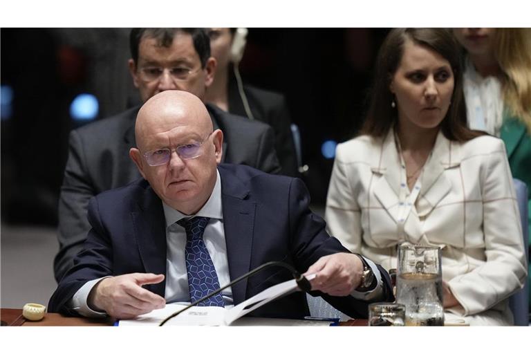 Russlands UN-Botschafter Wassili Nebensja nannte Bedingungen für ein Ende der Kampfhandlungen in der Ukraine.