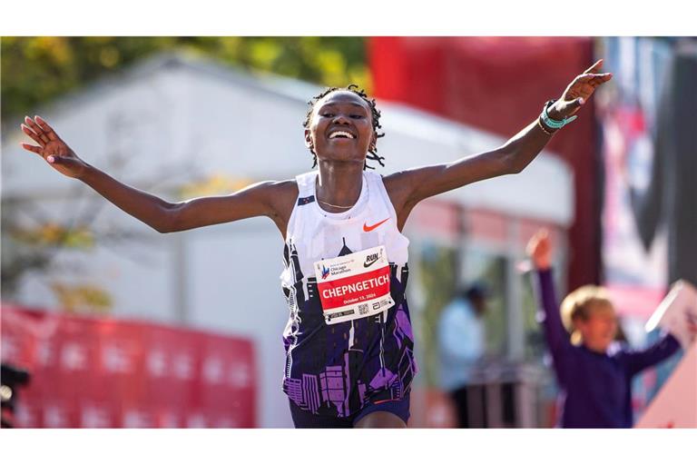 Ruth Chepngetich lief in Chicago als erste Frau einen Marathon unter 2:10 Stunden und wurde nun für drei Jahre gesperrt.