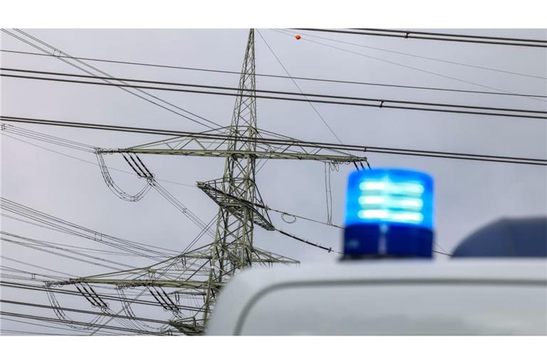 RWE-Kraftwerk in Eschweiler: In der Nähe von Hochspannungsleitungen in Nordrhein-Westfalen sind neue Abschussvorrichtungen gefunden worden.