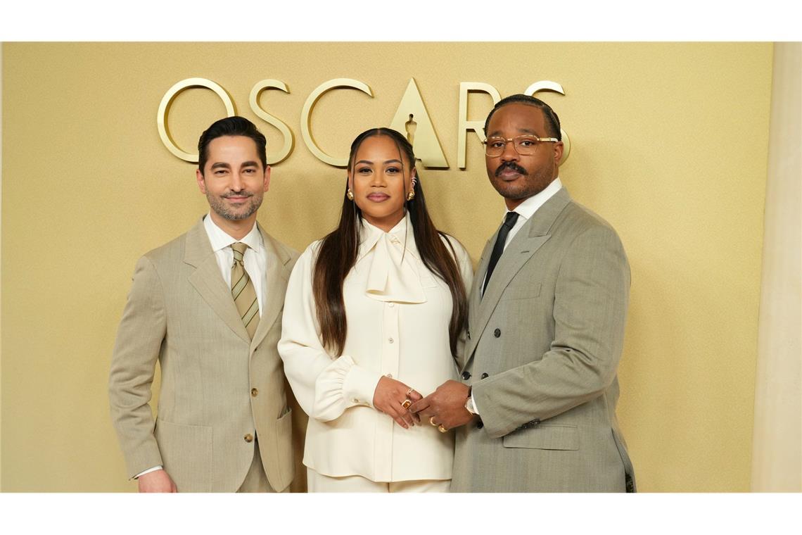 Ryan Cooglers (r.) Film "Blood & Sinners" ist mit 16 Nominierungen Oscar-Favorit. Hier zusammen mit Sev Ohanian und Zinzi Evans.