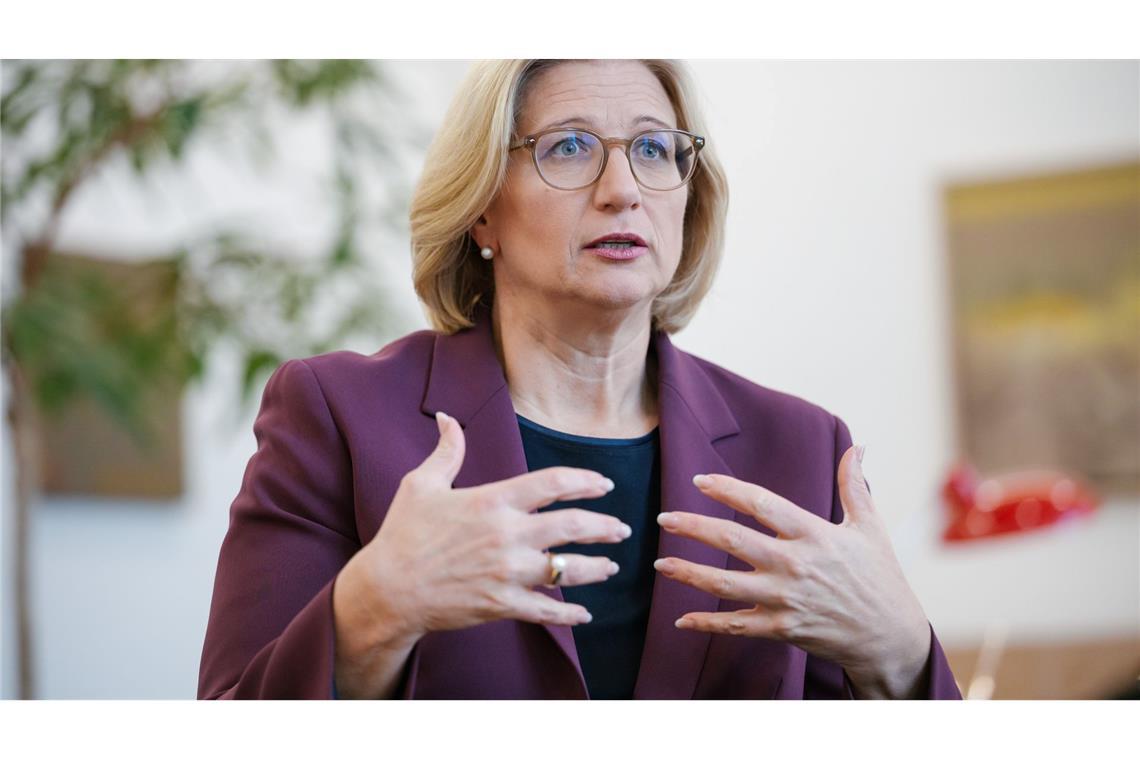 Saarlands Ministerpräsidentin Anke Rehlinger sieht den Umbau der saarländischen Industrie in Gefahr